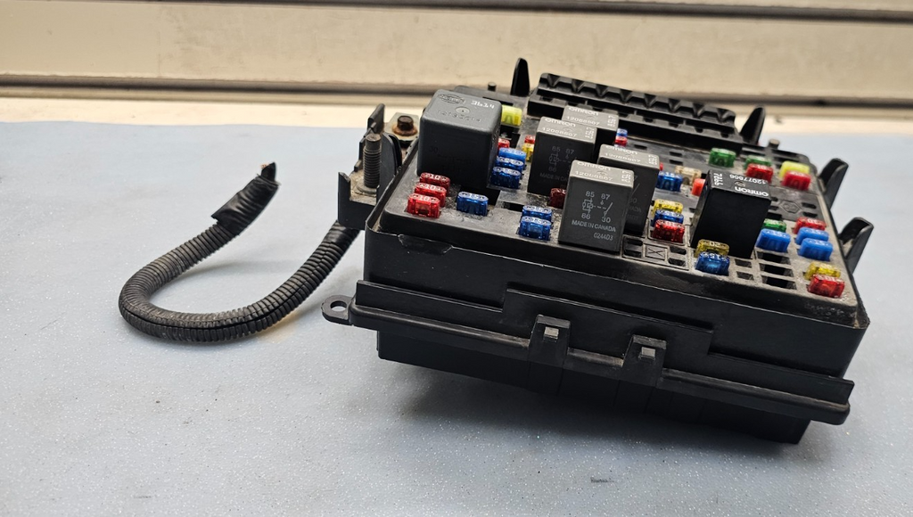 🔥99-02 Silverado Sierra Fuse Box Relay Junction Engine Integrated Power Module