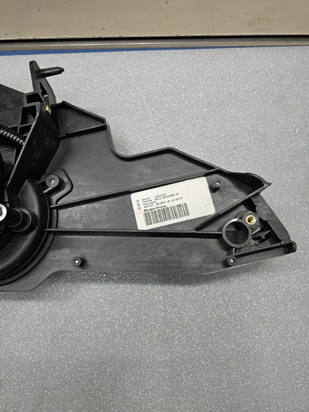 🔥2005-2011 Lincoln Town Car Rear Trunk lid pull Up And Down Motor Assembly OEM