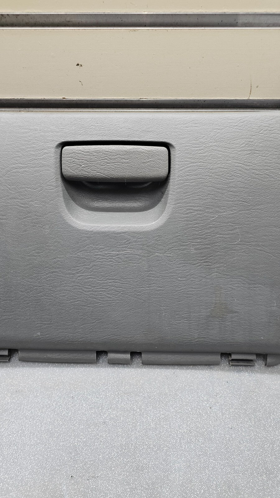 🔥01-07 CARAVAN TOWN COUNTRY VOYAGER DASH GLOVE BOX COMPARTMENT ASSEMBLY GRAY