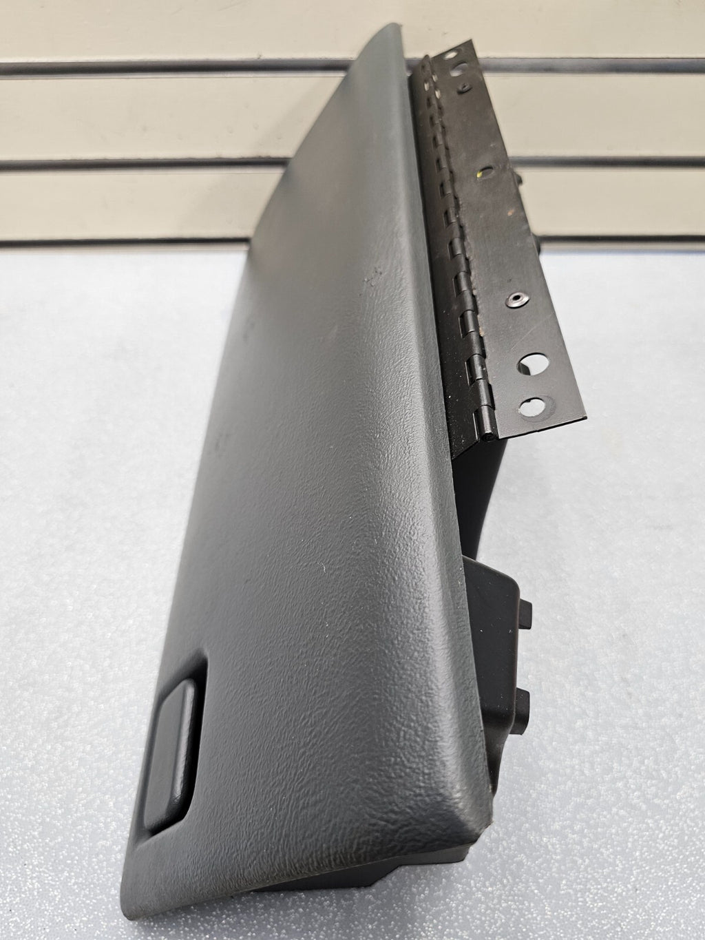 99-06 SILVERADO SIERRA Dash GLOVE BOX Storage Compartment Assembly DK GRAY G3