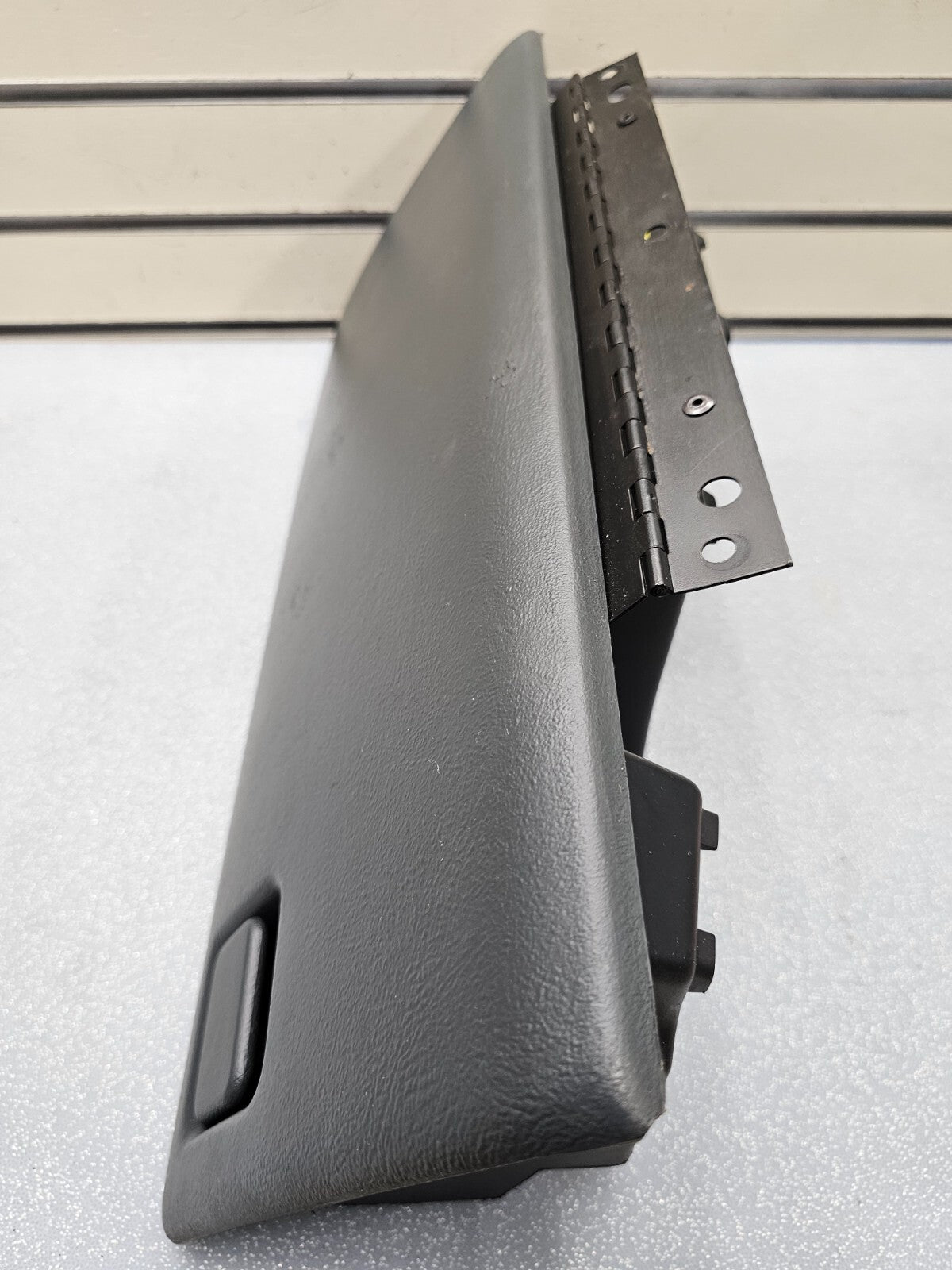 99-06 SILVERADO SIERRA Dash GLOVE BOX Storage Compartment Assembly DK GRAY G3