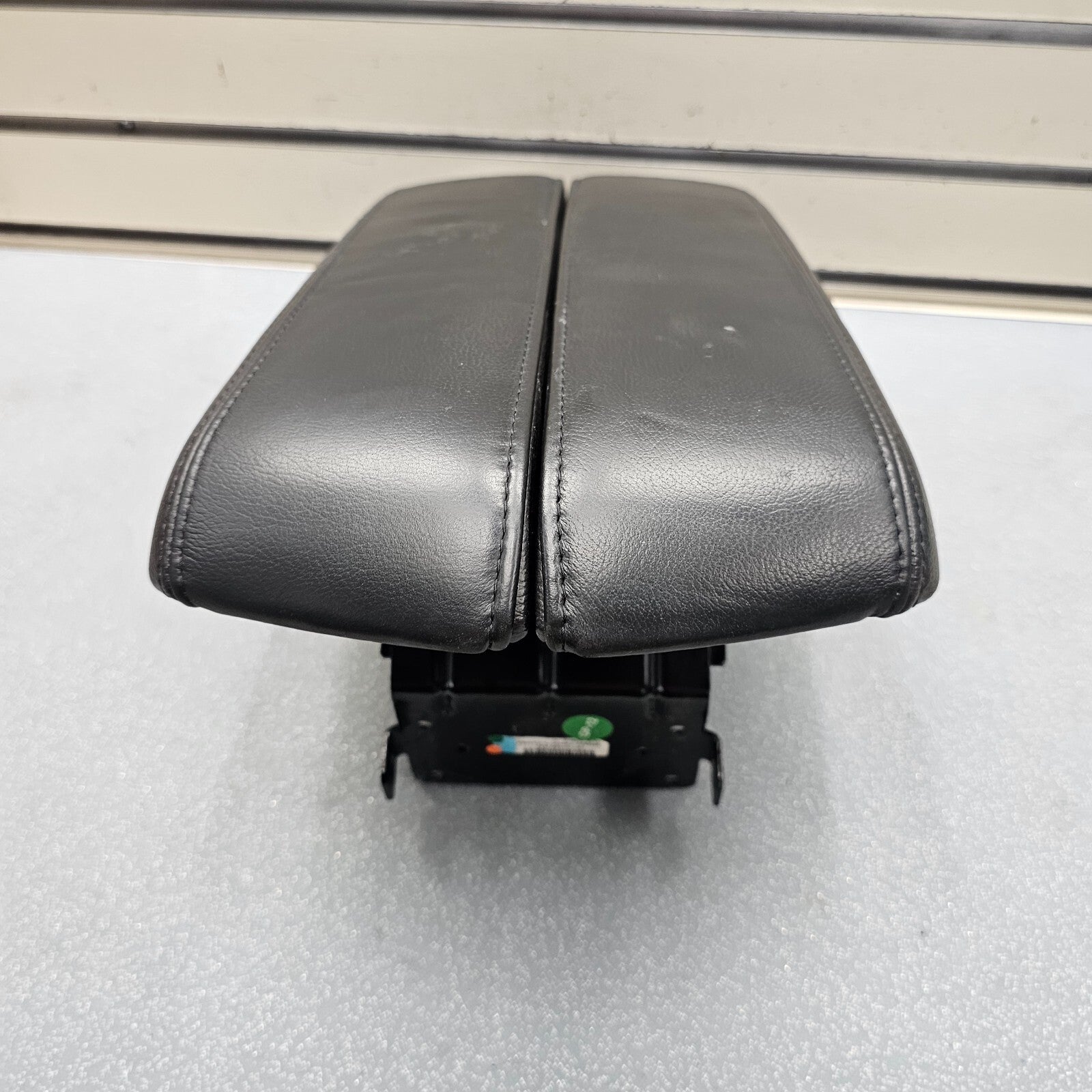 13-19 LINCOLN MKT Front Floor Console Arm Rest Lid Cover Top Pad Assembly Black