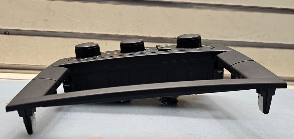 🔥04-08 MITSUBISHI GALANT CENTER DASH FM RADIO STEREO HEATER CLIMATE BEZEL BLACK