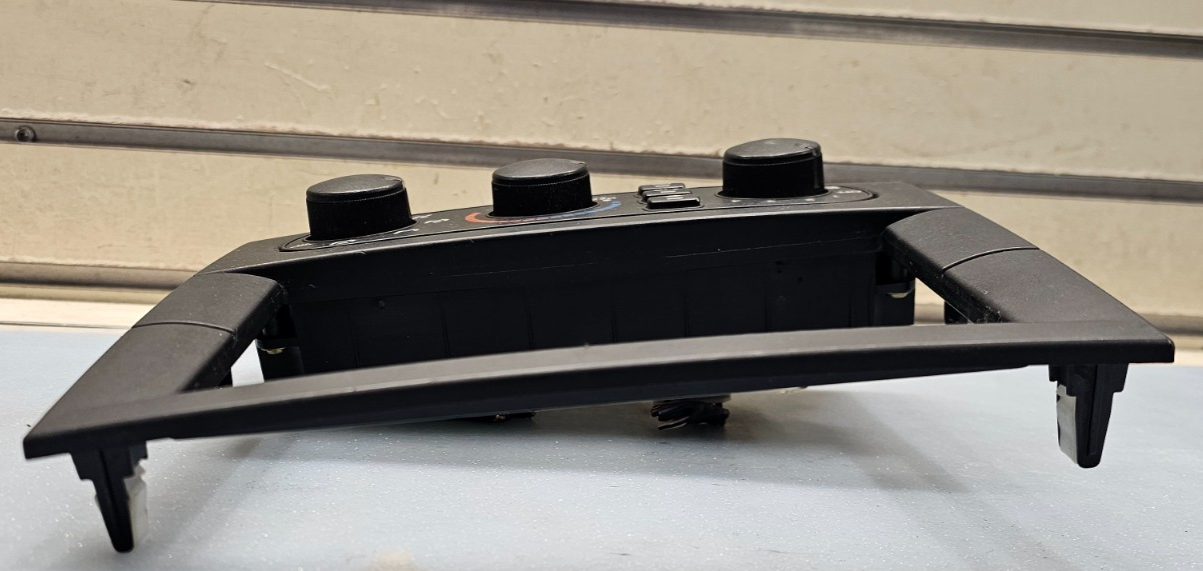 🔥04-08 MITSUBISHI GALANT CENTER DASH FM RADIO STEREO HEATER CLIMATE BEZEL BLACK