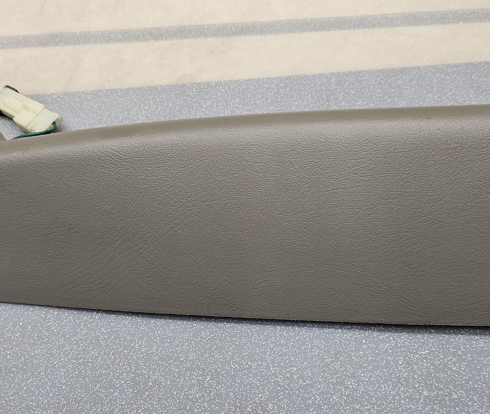 99-06 SILVERADO SIERRA Molding A PILLAR Trim LEFT Driver Speak Light GRAY p3