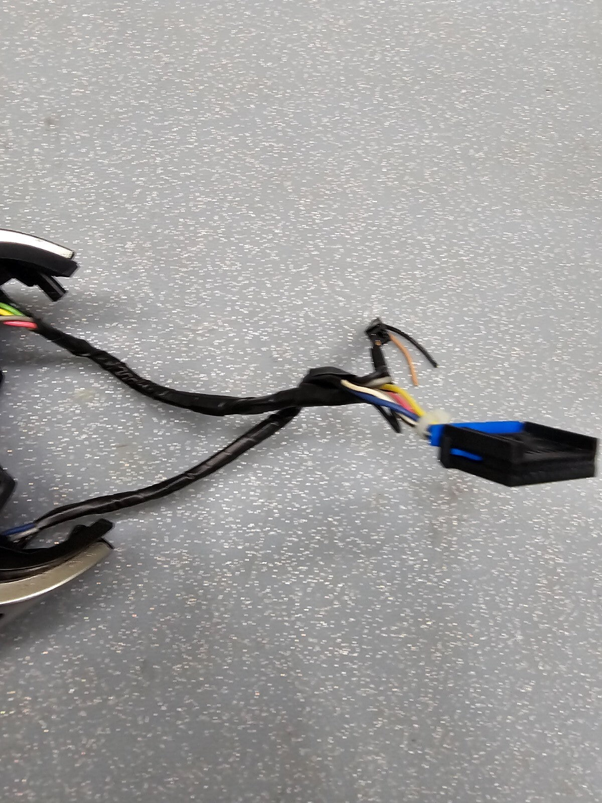 06-09 Pontiac G6 Steering Wheel Radio Cruise Control Switch Push Button Assembly