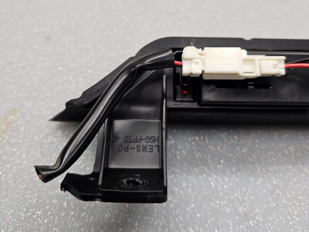 05-08 Nissan Pathfinder Xterra Third Center Brake Light Tail Light Assembly OEM