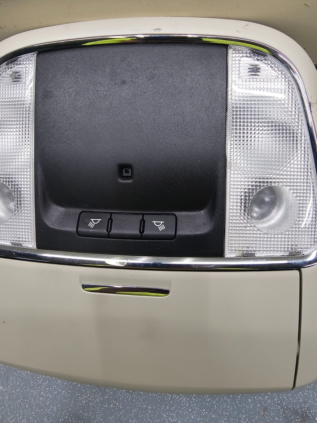 14-20 DODGE DURANGO CENTER OVERHEAD CONSOLE ROOF DOME LIGHT STORAGE LT TAN/BLACK