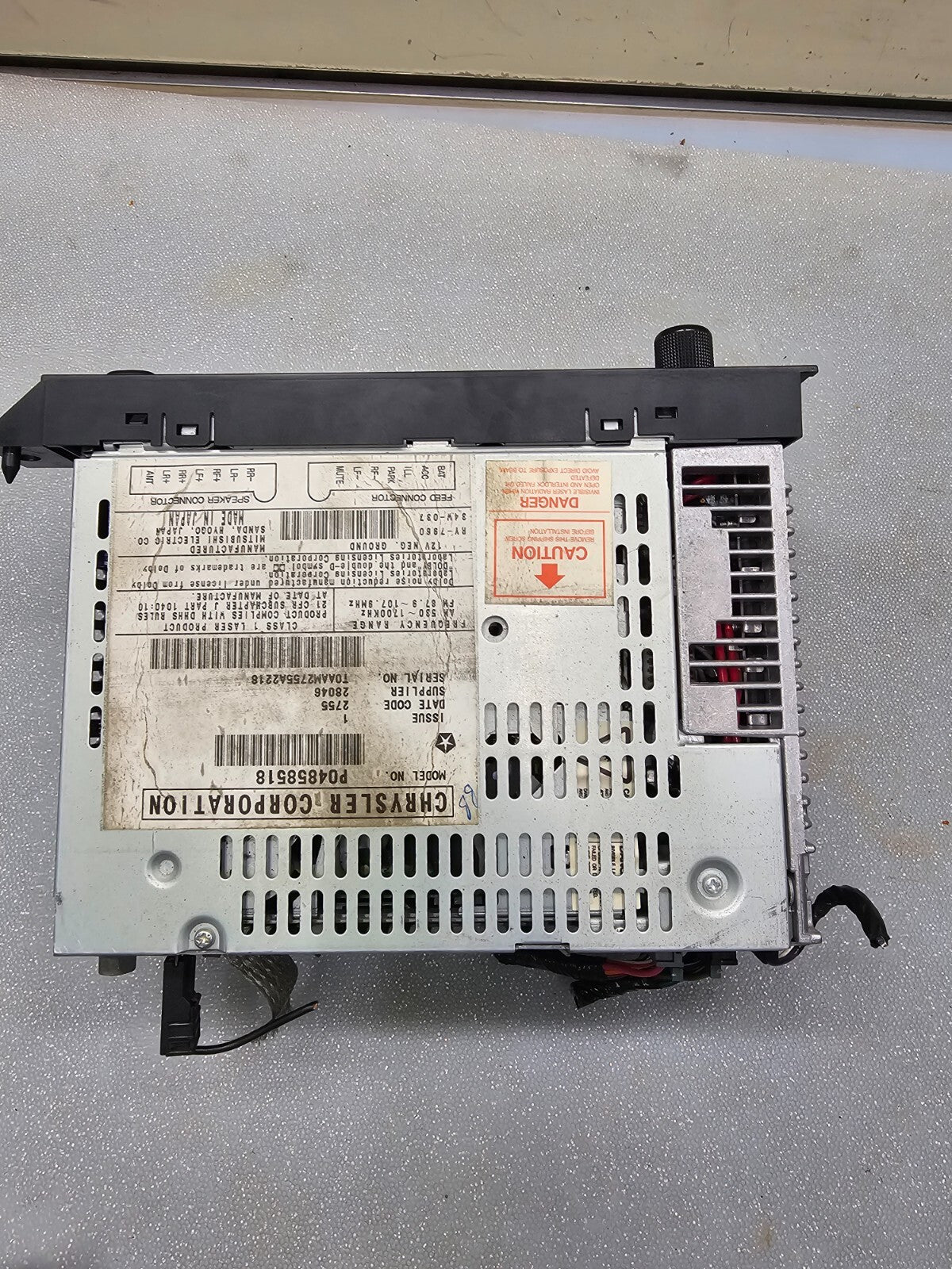 94-02 Dodge Chrysler Jeep Caravan Ram Dakota OE AM FMRadio CDCassette 4704383/DC