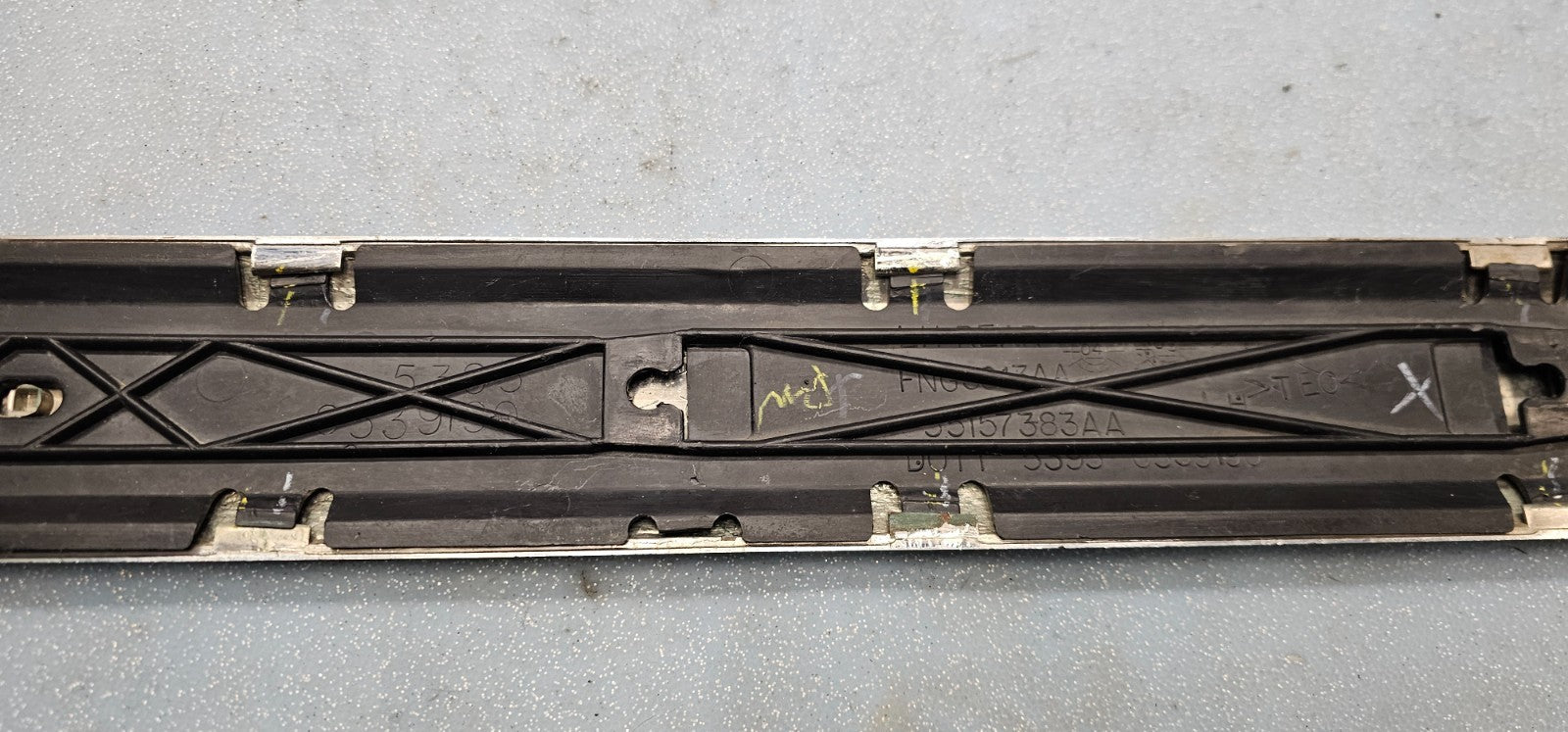 🔥2006-2010 Jeep Commander  Rear Door Molding SILVER
