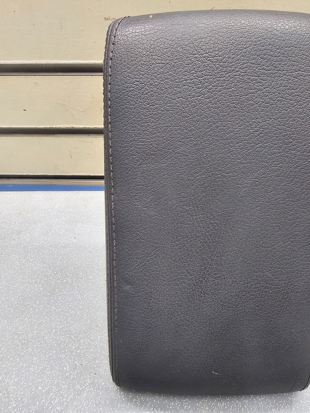 01-05 Volkswagen Passat Front Center Console Cover Lid Armrest Top Pad Black OEM