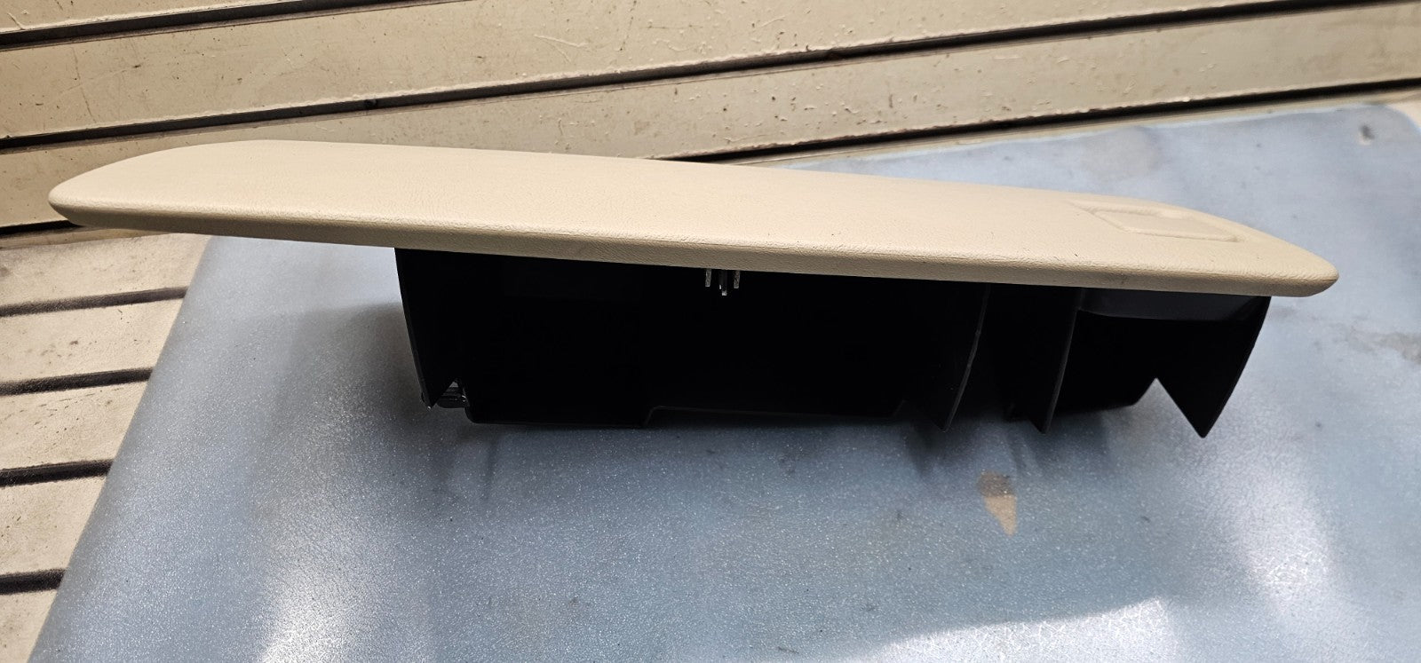 🔥99-06 SILVERADO SIERRA Dash GLOVE BOX Storage Compartment Assembly LID TAN G3