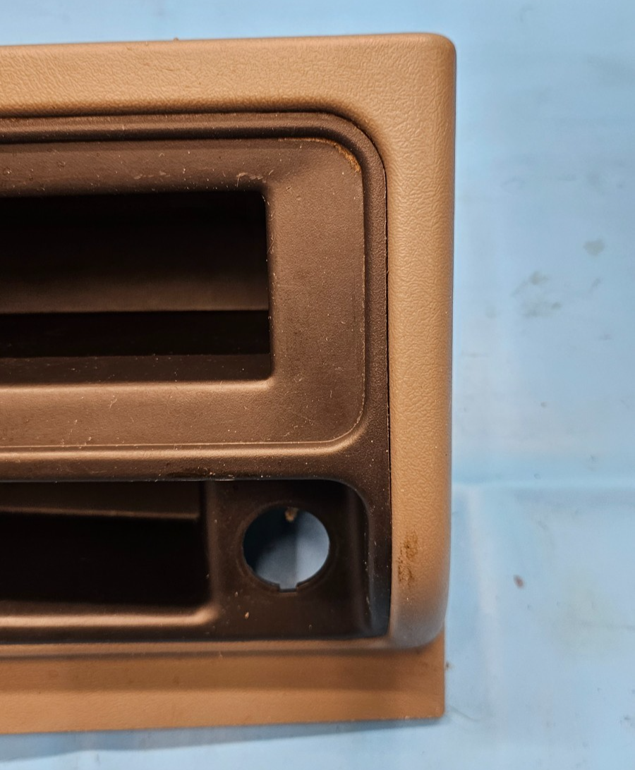 🔥03-06 CHEVY SILVERADO TAHOE GMC SIERRA CENTER CONSOLE STORAGE CUBBY TRAY TAN