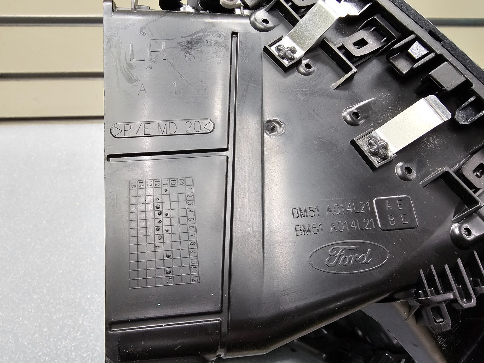 🔥12-14 FORD FOCUS CENTER DASH RADIO DISPLAY PANEL SURROUND BEZEL TRIM BLACK OEM
