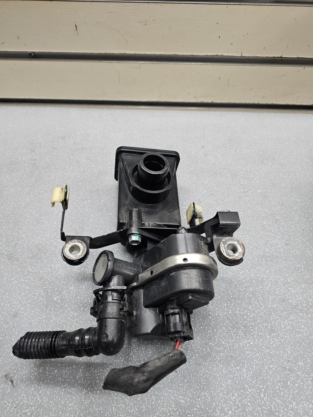 🔥2006 - 2009 Toyota Prius Gas Fuel Vapor Charcoal Canister OEM