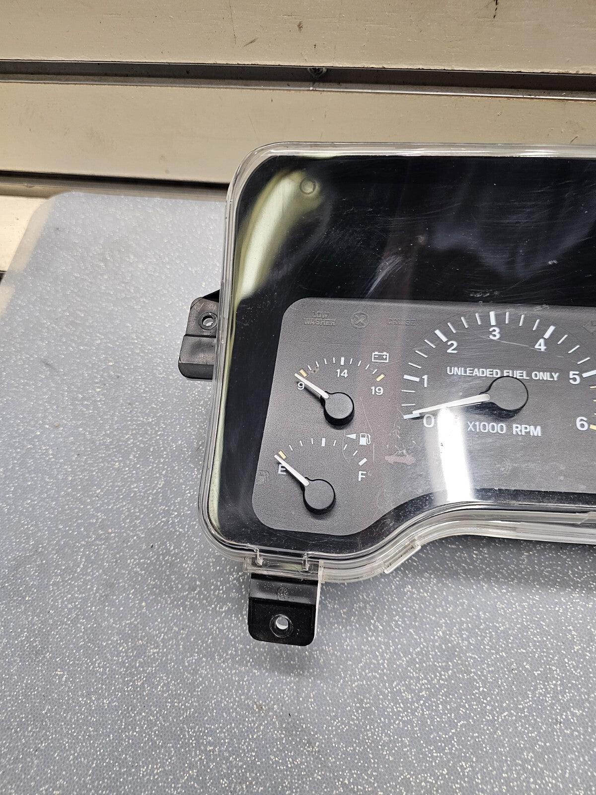 99-01 Jeep Cherokee Sport XJ 4x4 4.0L Dash Instrument Gauge Cluster Speedometer