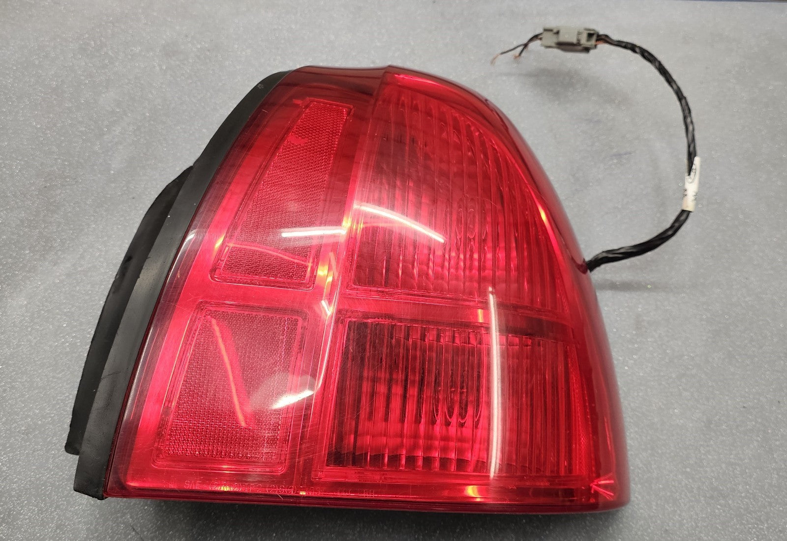 🔥03-11 Lincoln Town Car Right Passenger Tail Brake Stop Light Lamp OEM