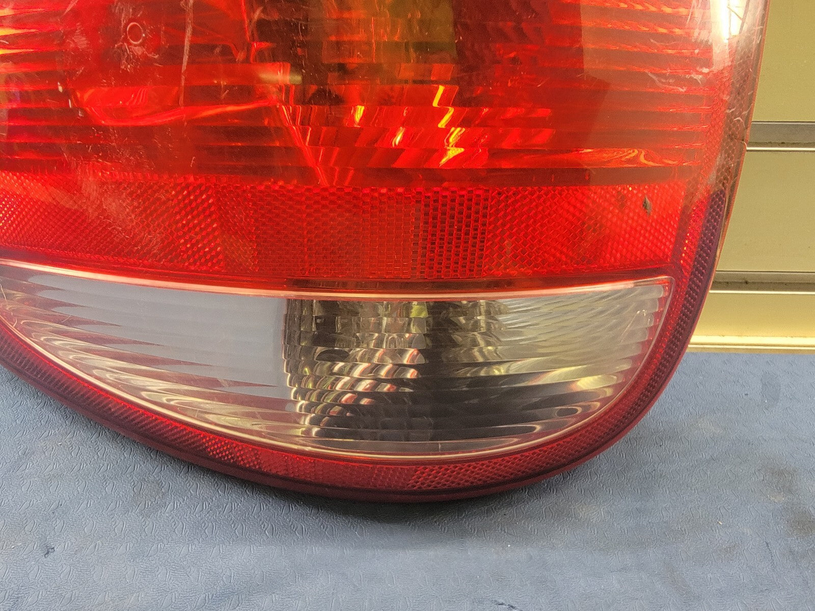 🔥04-07 chrysler Town Country Dodge Grand Caravan Passenger Tail light Assembly