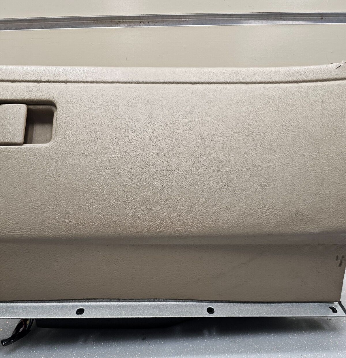 94-99 Buick LeSabre Dash Glove Box Board Lid Storage Compartment Cover Lock Tan