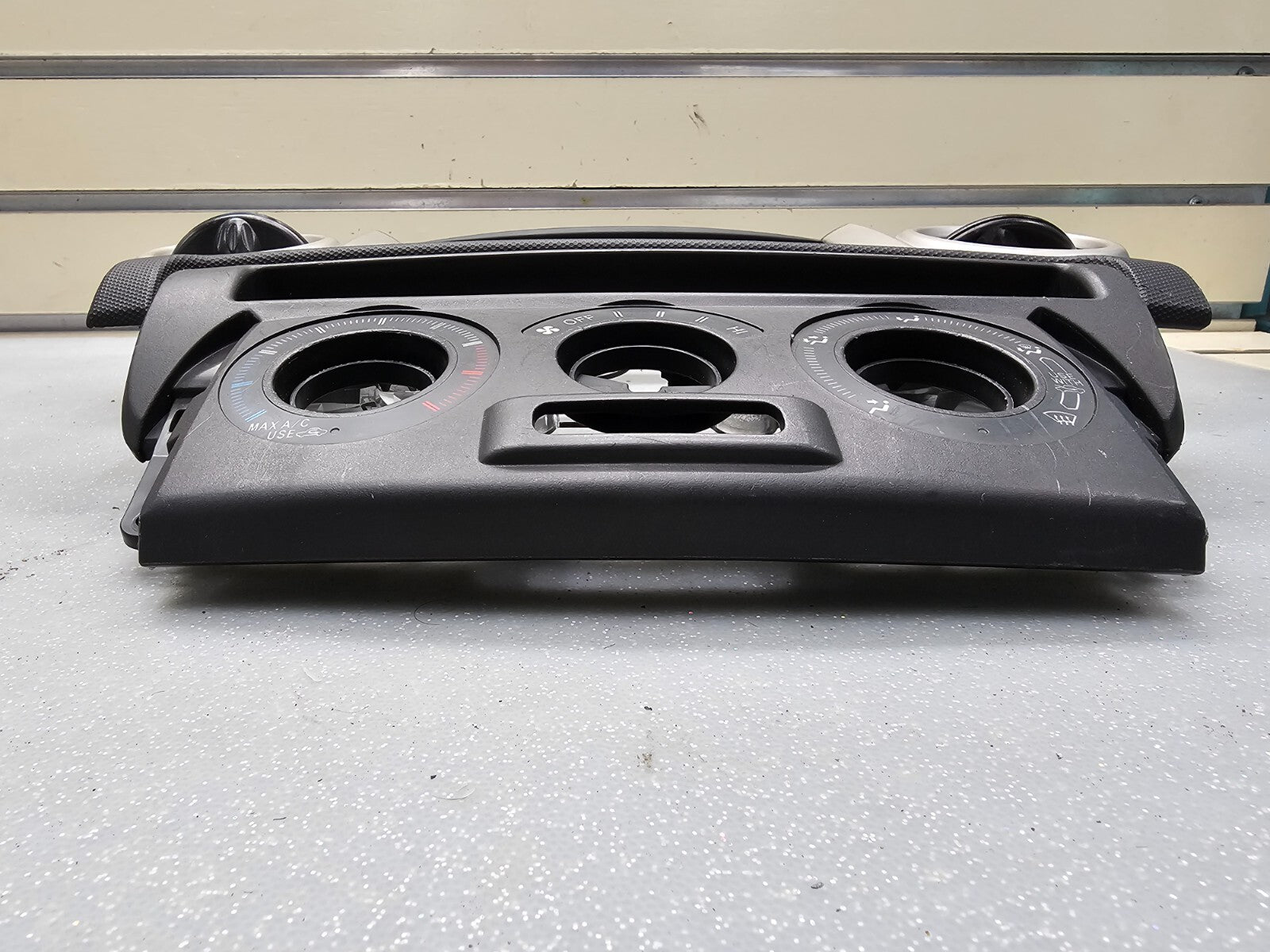 04-06 Scion XA Center Dash Radio Surround Bezel Trim Panel Climate Silver/black