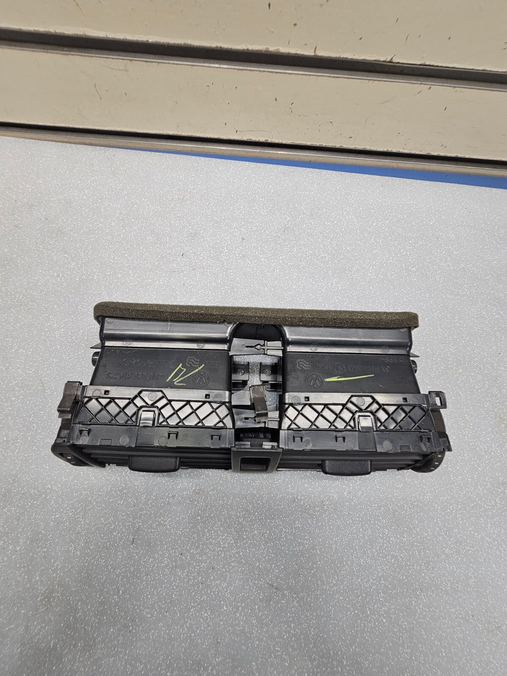 11-14 VOLKSWAGEN VW JETTA CENTER DASH AC HEATER WARMER INTERIOR AIR VENT GRILLE