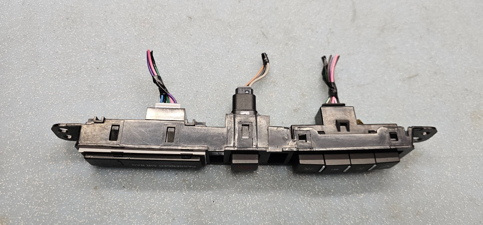 🔥06-24 Acadia Savana Sierra Hazard Light Control Switch Restraint Module PANEL