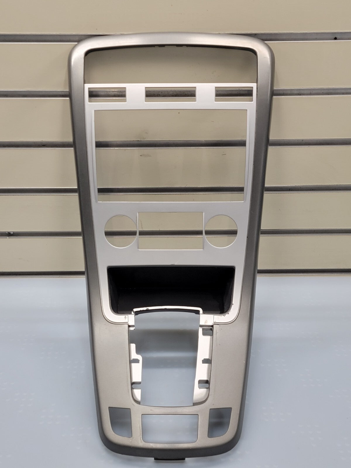 07-09 Chevrolet Equinox Center Dash Radio Climate Bezel Surround Trim silver