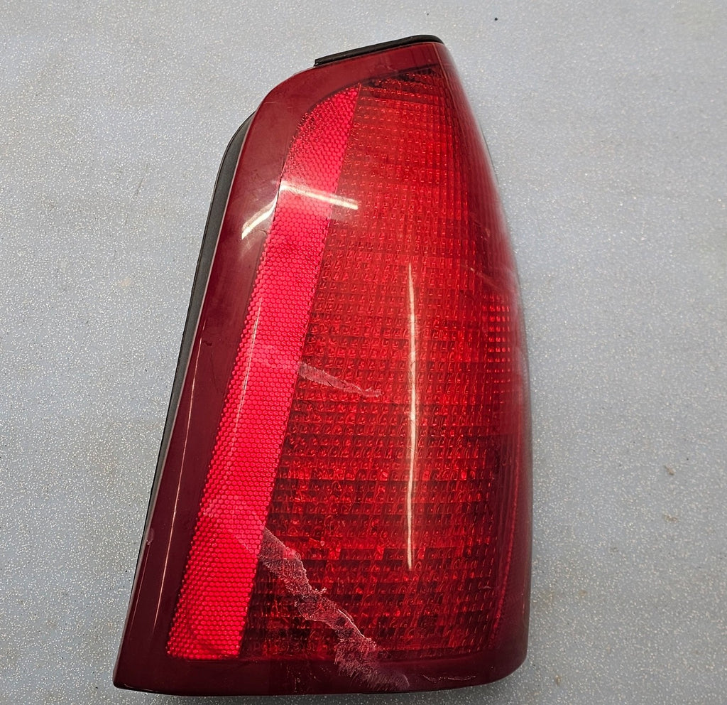 🔥00-05 CADILLAC DEVILLE REAR RIGHT PASSENGER TAIL BRAKE LIGHT LAMP ASSEMBLY OEM