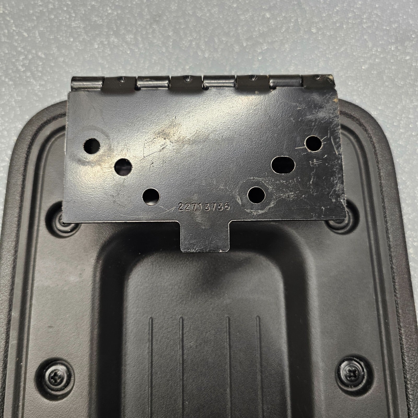 🔥05-10 Pontiac G6 Front Center Console Lid Arm Rest Top Pad Leather Black OEM