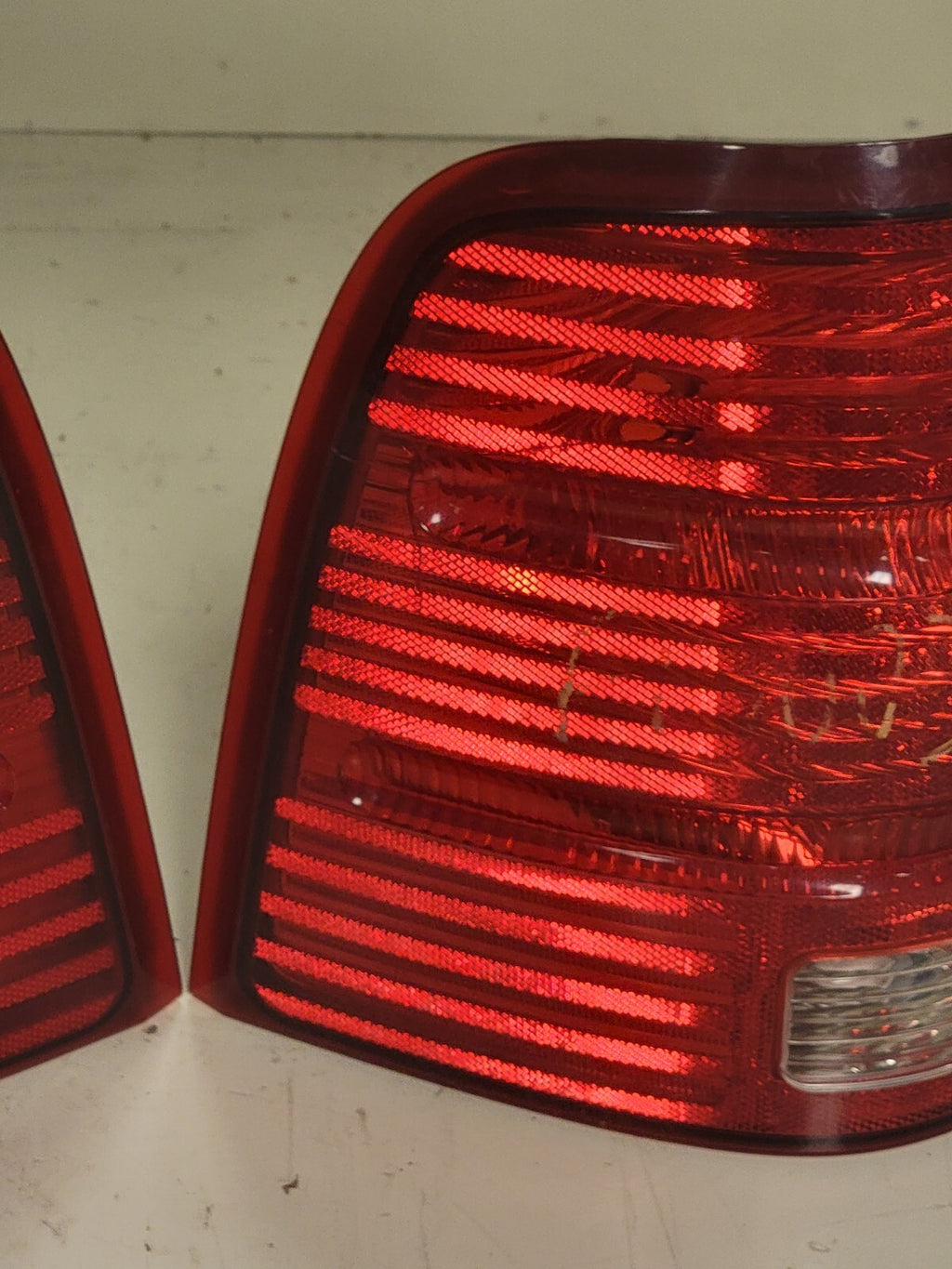 🔥2002-2005 Ford Explorer Tail Light Taillight Oem SET