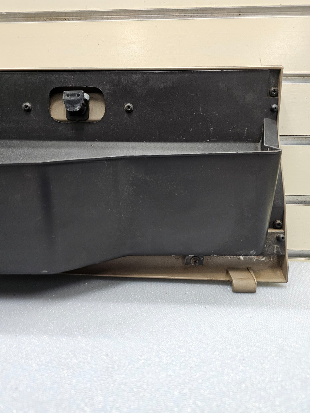 🔥1994-1997 Dodge RAM Dash GLOVE BOX Storage Compartment Door Assembly TAN G20