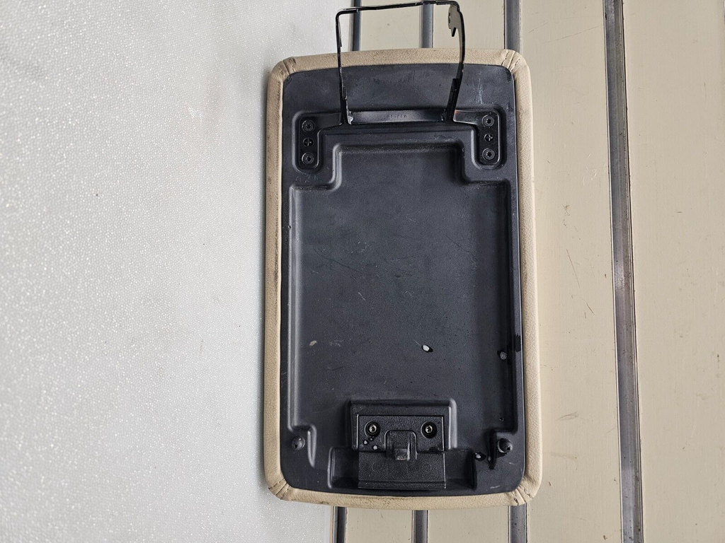 03-05 LINCOLN AVIATOR FRONT CENTER CONSOLE LID COVER ARMREST LEATHER TOP PAD TAN