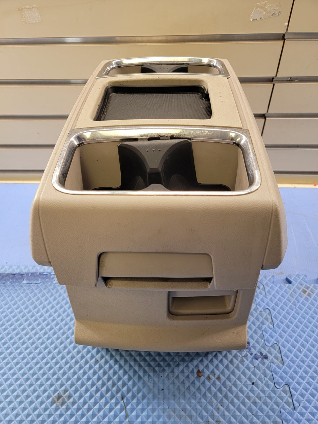 🔥08-10 Chrysler Town Country Grand Caravan Center Console Dash Cup Holder TAN