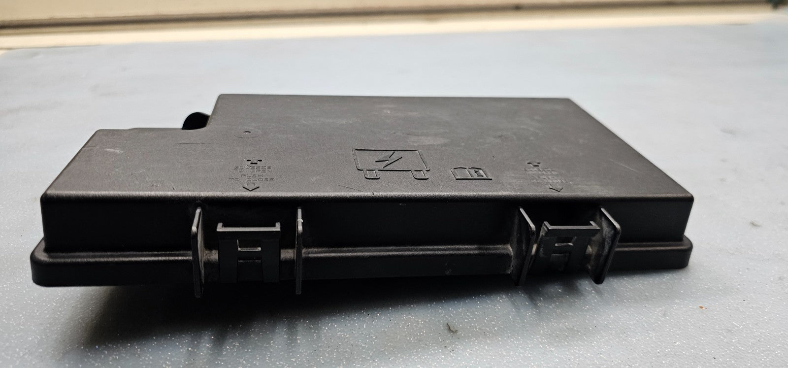 🔥11-14 Ram C/V Grand Caravan Fuse Relay Box Battery Cover Lid Junction Power 