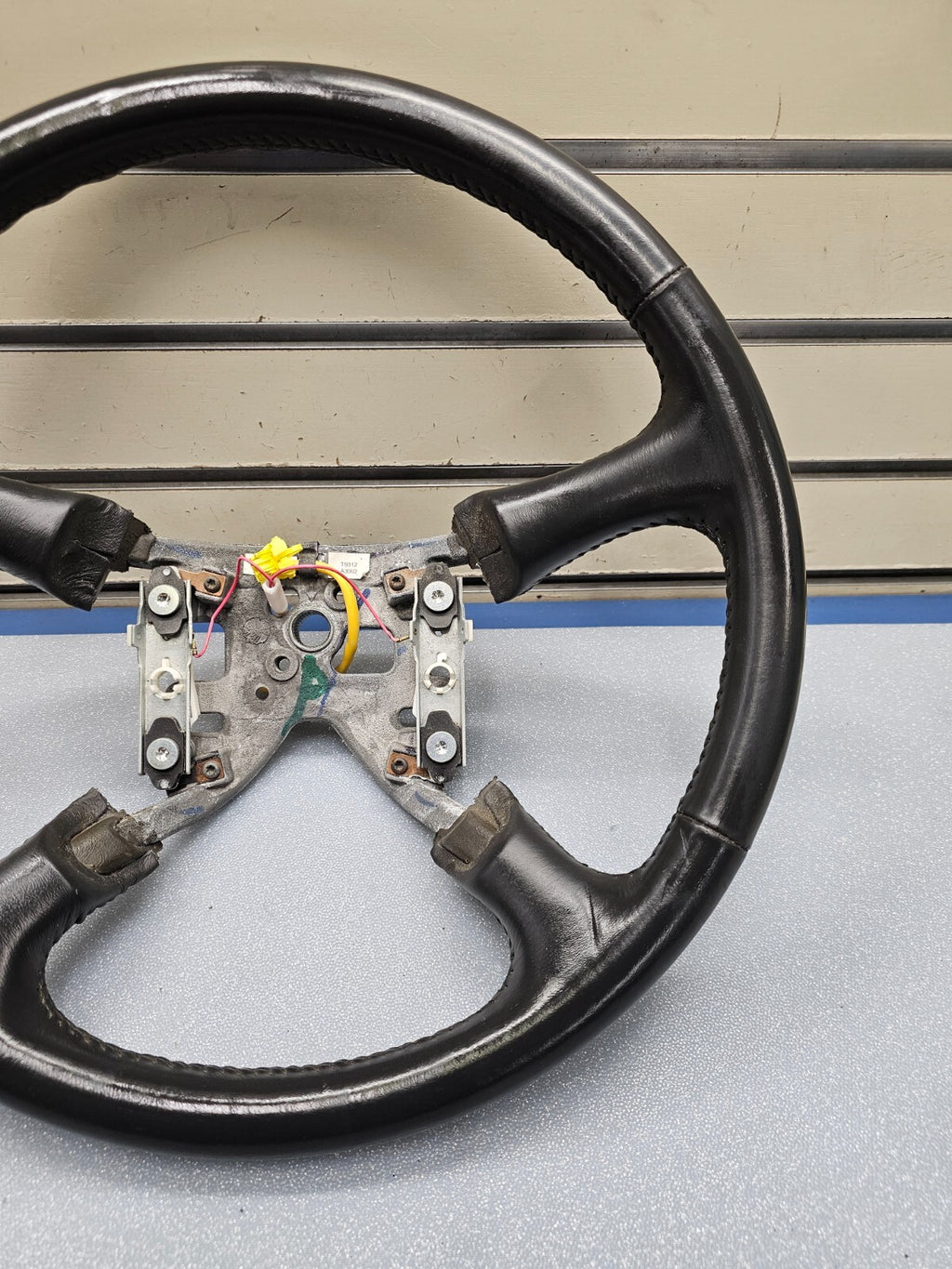 99-02 Chevy Silverado Tahoe Suburban Blazer SONOMA Steering Wheel Leather black