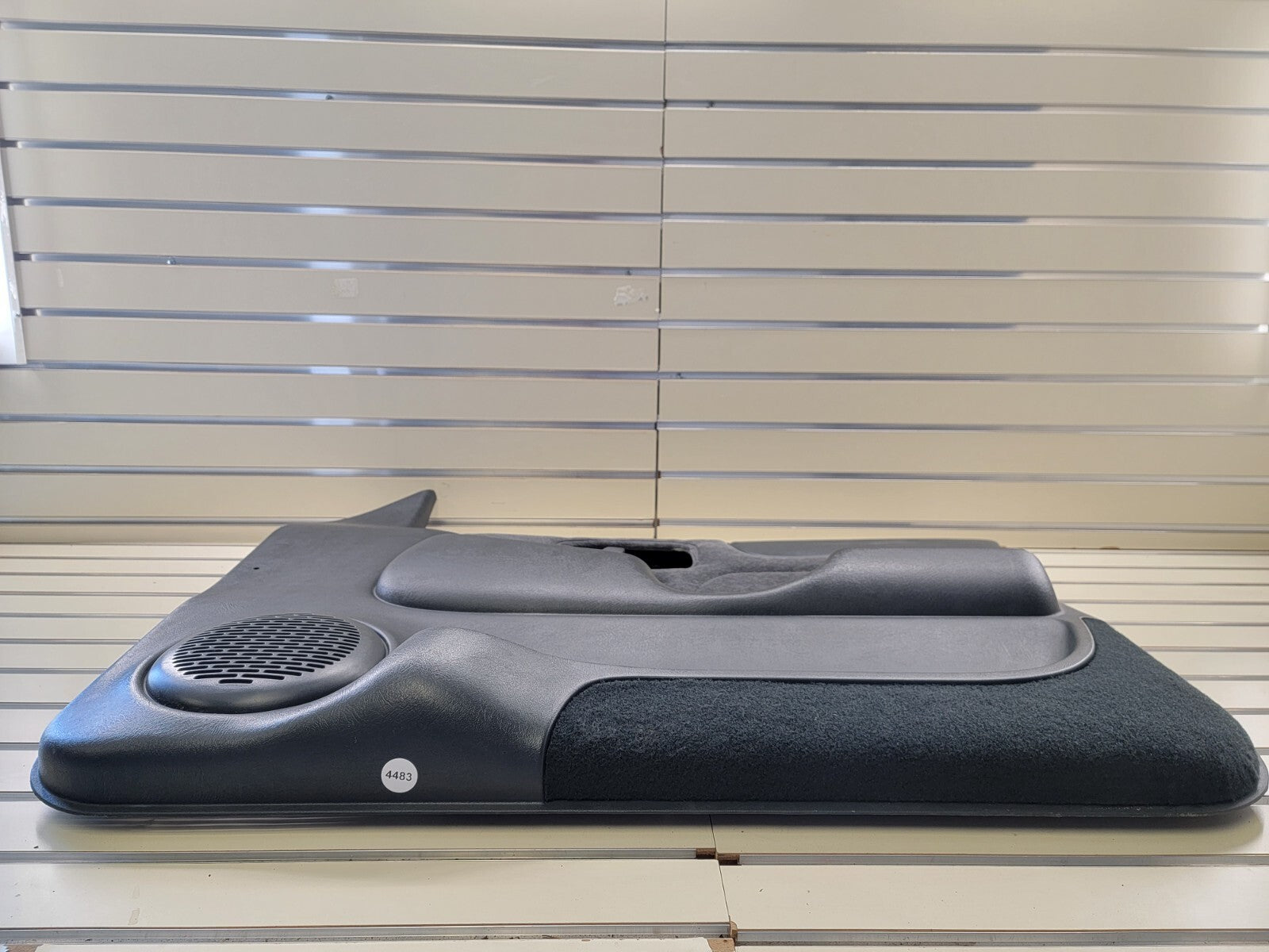 98-04 Chevy Blazer Jimmy S-10 GMC Sonoma Front Door Panel Auto right side BLACK
