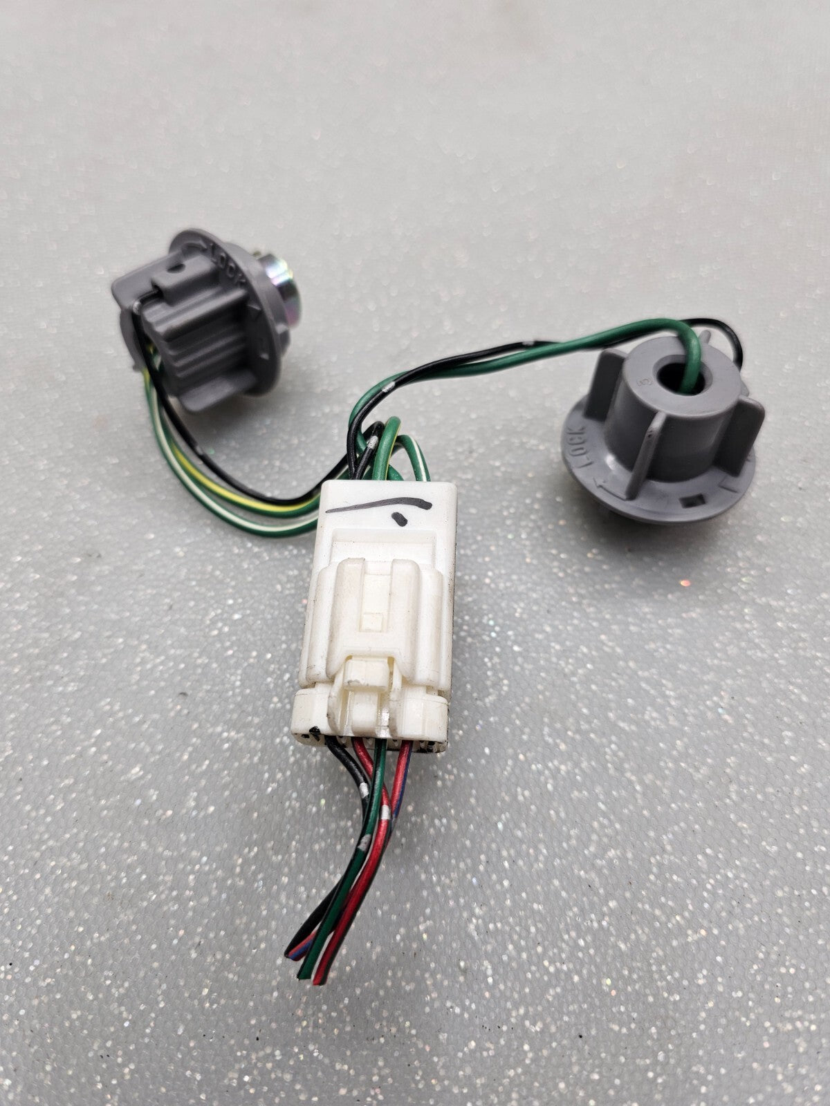00-03 Nissan Sentra Rear Tail Light Break Light wire Wiring Harness Bulb Socket