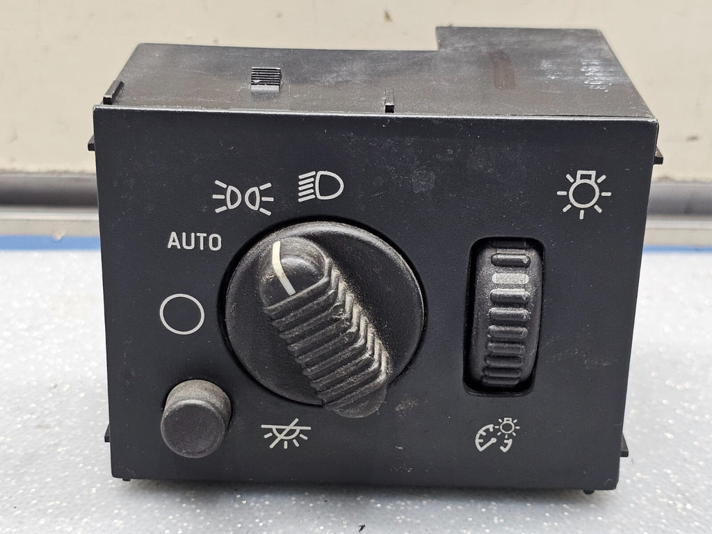 03-06 CHEVY SILVERADO GMC SIERRA HEADLIGHT DOME LIGHT DIMMER CONTROL SWITCH OEM