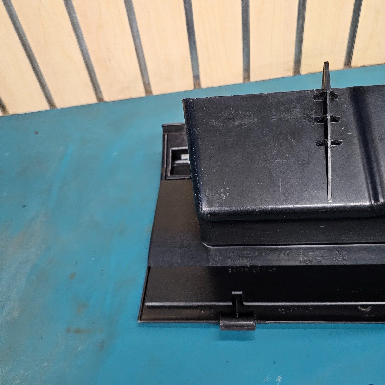 99-04 Jeep Grand Cherokee WJ Glove Box  Assembly Dash Agate storage Compartment