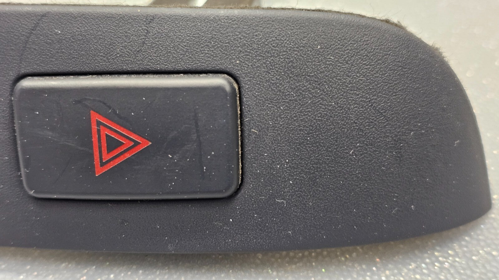 🔥06-08 Hyundai Sonata Hazard Hread Light Lamp Control Switch Bezel Black OEM
