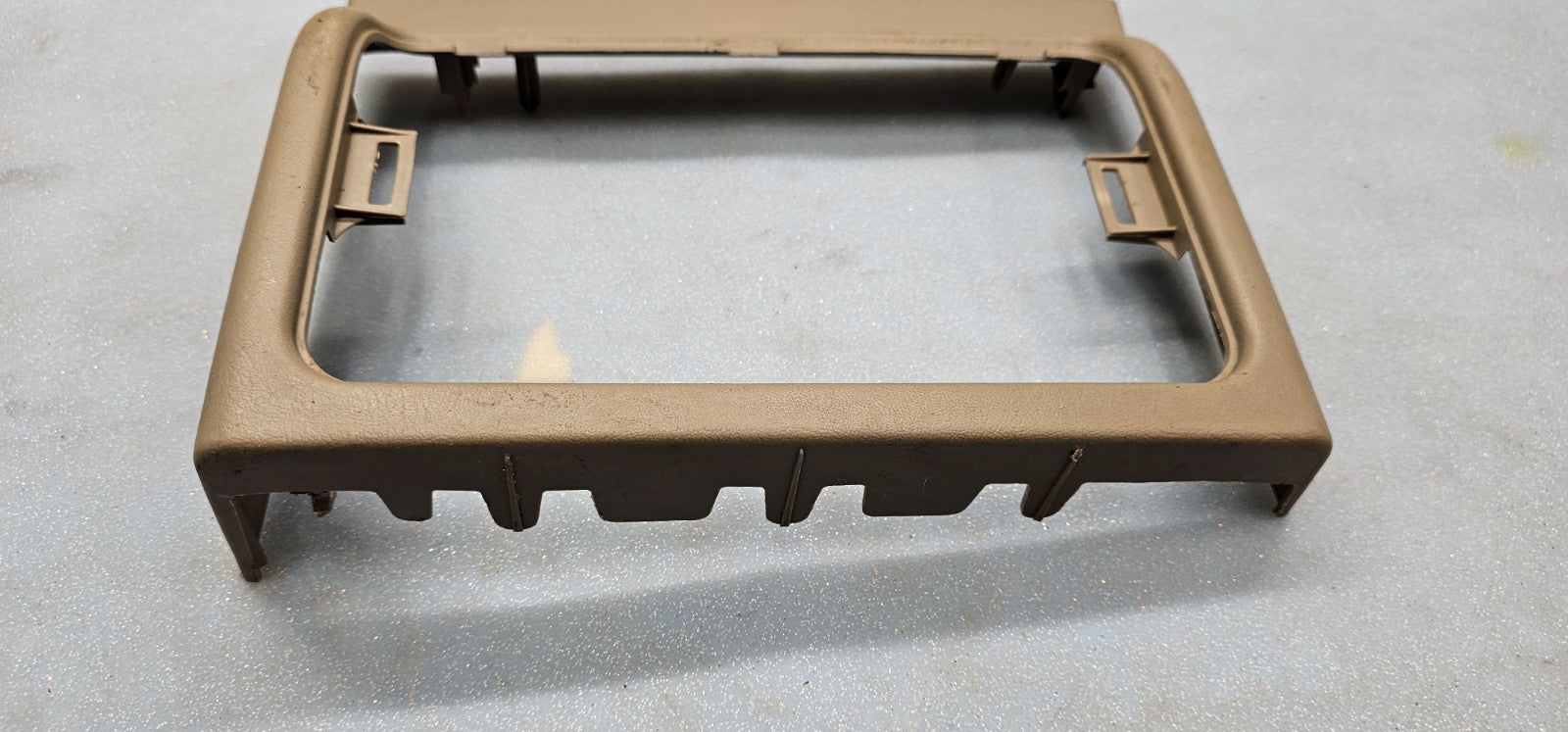 🔥03-06 SILVERADO TAHOE GMC SIERRA CENTER CONSOLE STORAGE CUBBY TRAY TAN