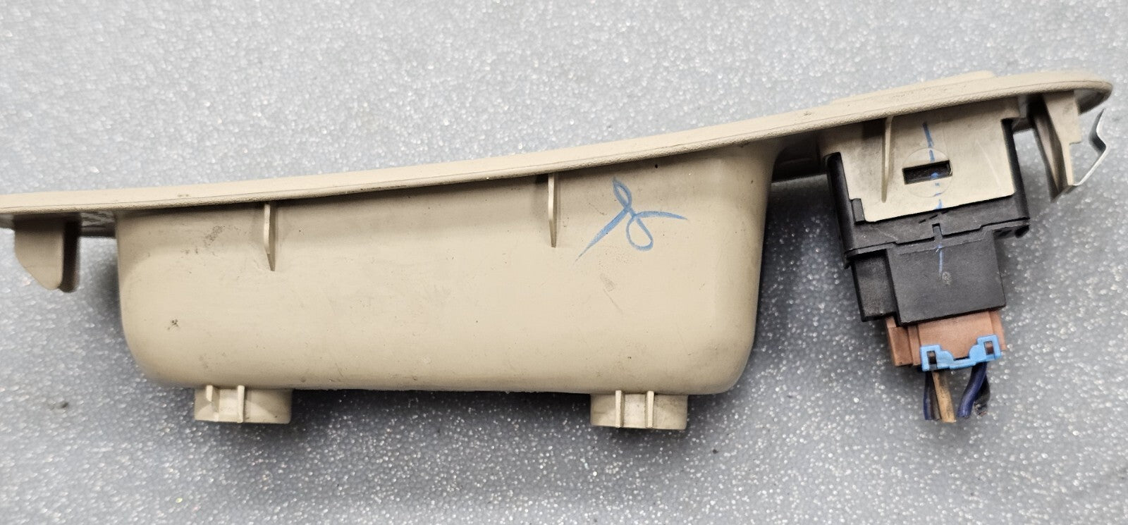 🔥 00-05 Chevrolet Impala Right Passenger Power Door  Window Switch Tan OEM