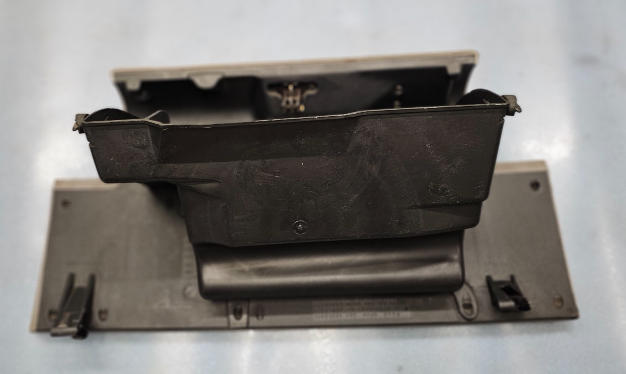 95-99 CHEVY GMC TRUCK SILVERADOC/K Glove Box Storage Compartment Assembly TAN G2