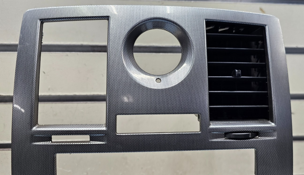 🔥05-07 CHRYSLER 300 CENTER DASH RADIO BEZEL CENTER TRIM PANEL SILVER OEM B16