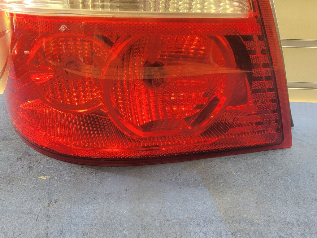 🔥2005-2007 Ford Five Hundred Tail Light Lamp left driver side Assembly Chrome
