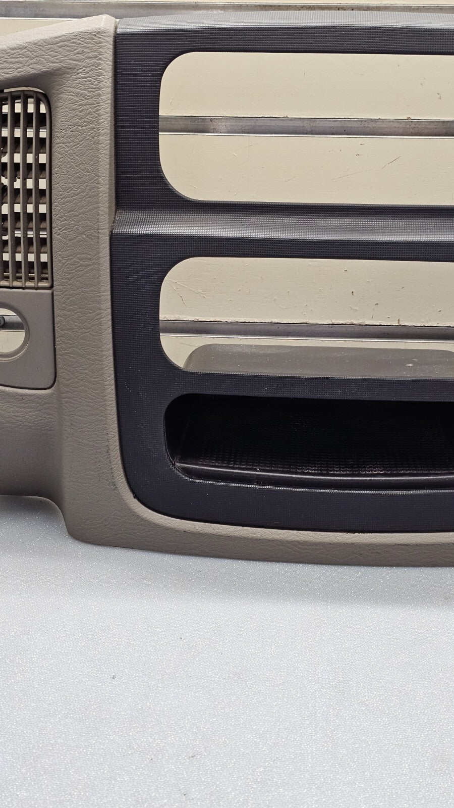 🔥02-05 Dodge RAM Dash RADIO Audio Stereo Bezel Climate Trim Panel Tan/Black B10