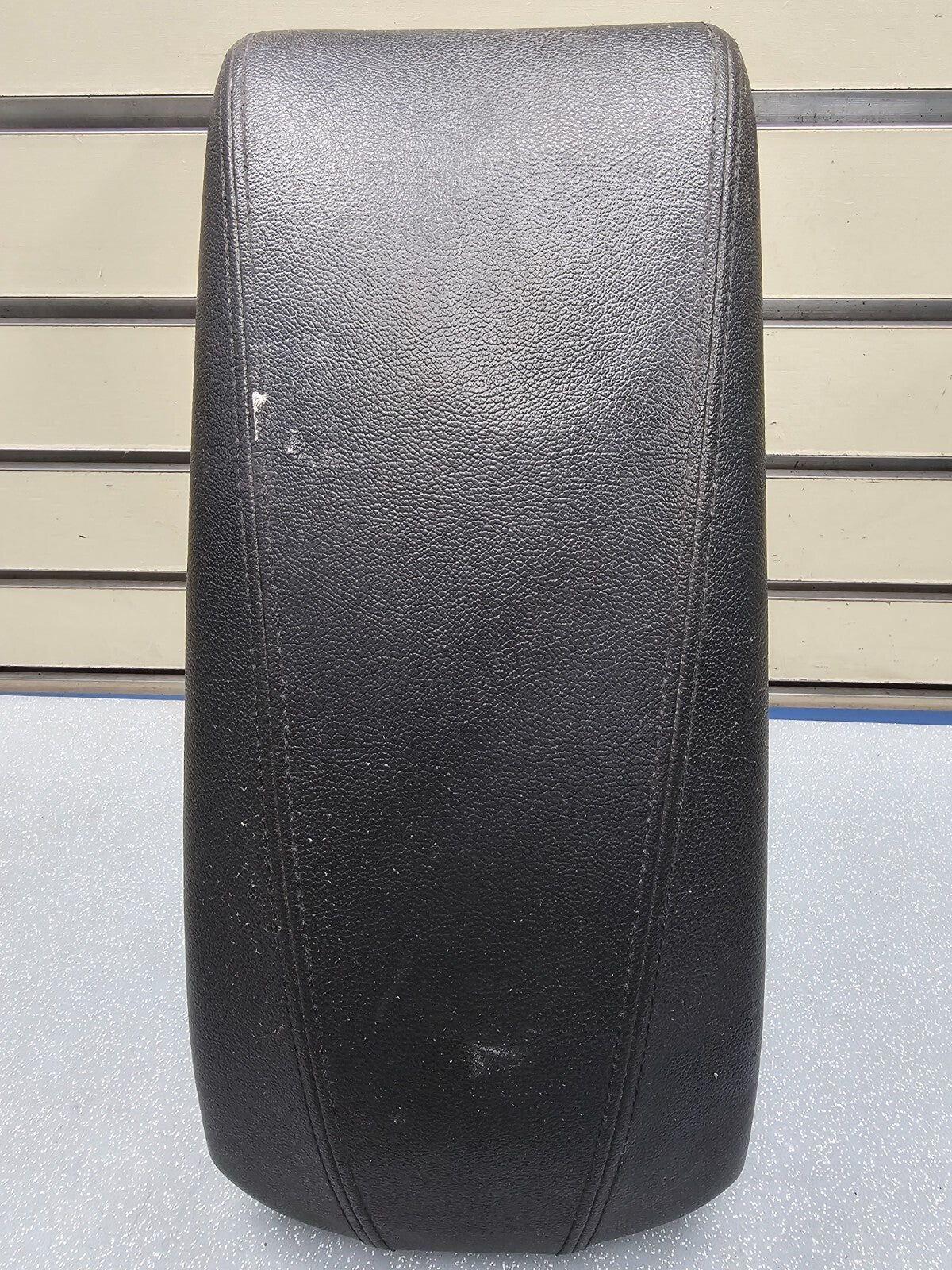 🔥11-14 HYUNDAI SONATA FRONT CENTER CONSOLE ARM REST LID COVER TOP PAD BLACK OEM