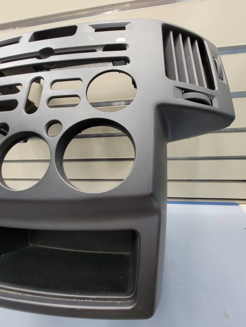 🔥2006-2008 MITSUBISHI ENDEAVOR Dash Trim Central Radio Climate Bezel Black