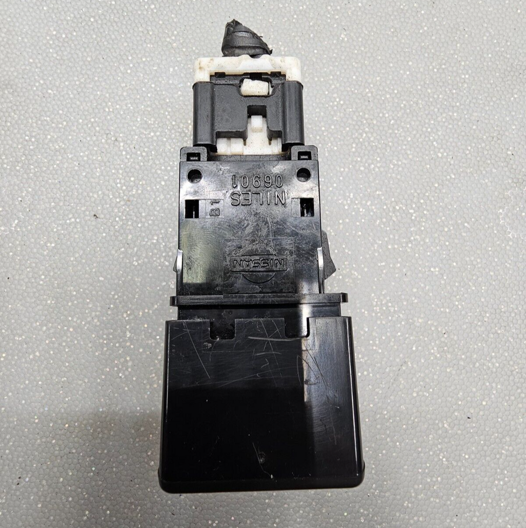 🔥02-04 Nissan Xterra Frontier hazard emergency light switch Niles