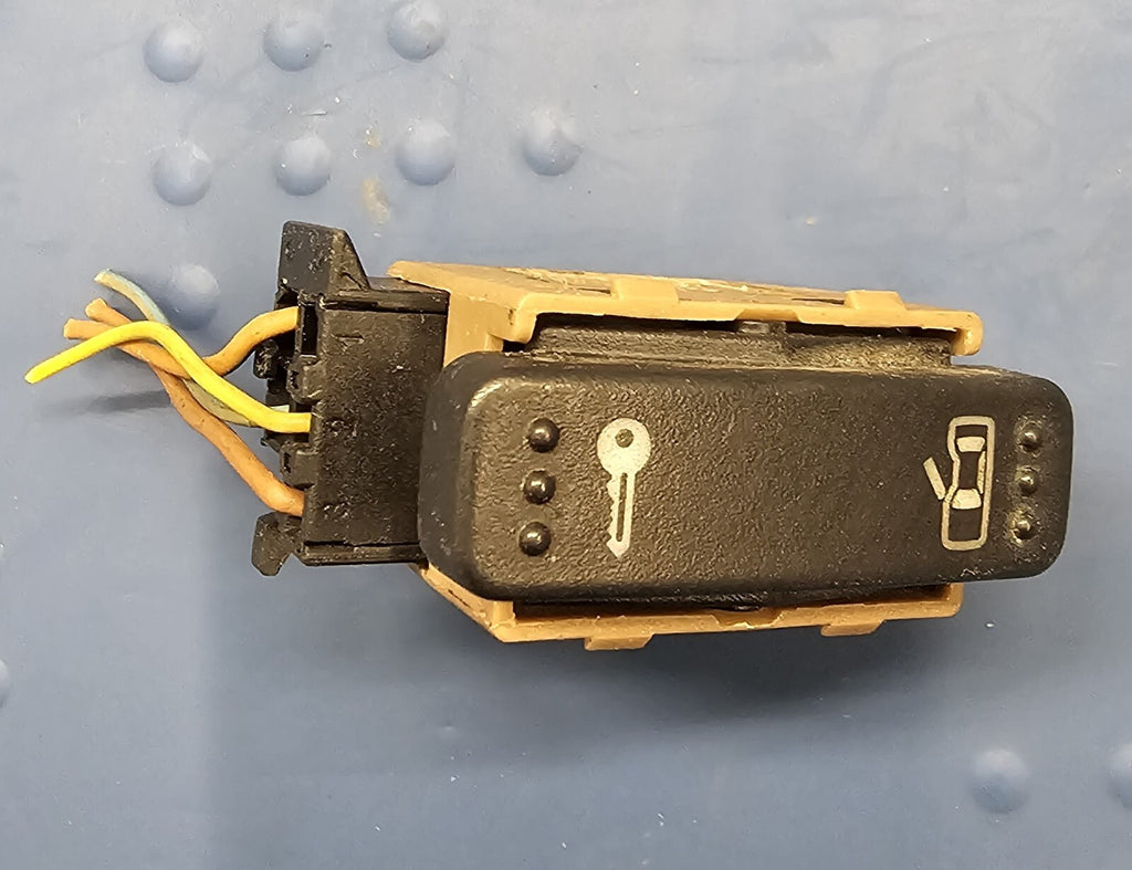 98-10 Volkswagen BEETLE Power RIGHT Door Lock Latch Control Switch Assembly OEM